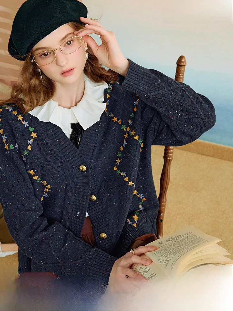 

Retro Embroidered Loose Women's Sweater Cardigan Sweet Sle Autumn New Arrival Star Dust Robe by San Li ì Polyester Blend