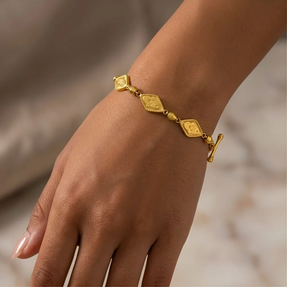 

Ins Fashion Rhombus Engraved Bracelet Retro OT Buckle Titanium Steel Plated Versatile Minimalist Fashion Jewelry Accessories