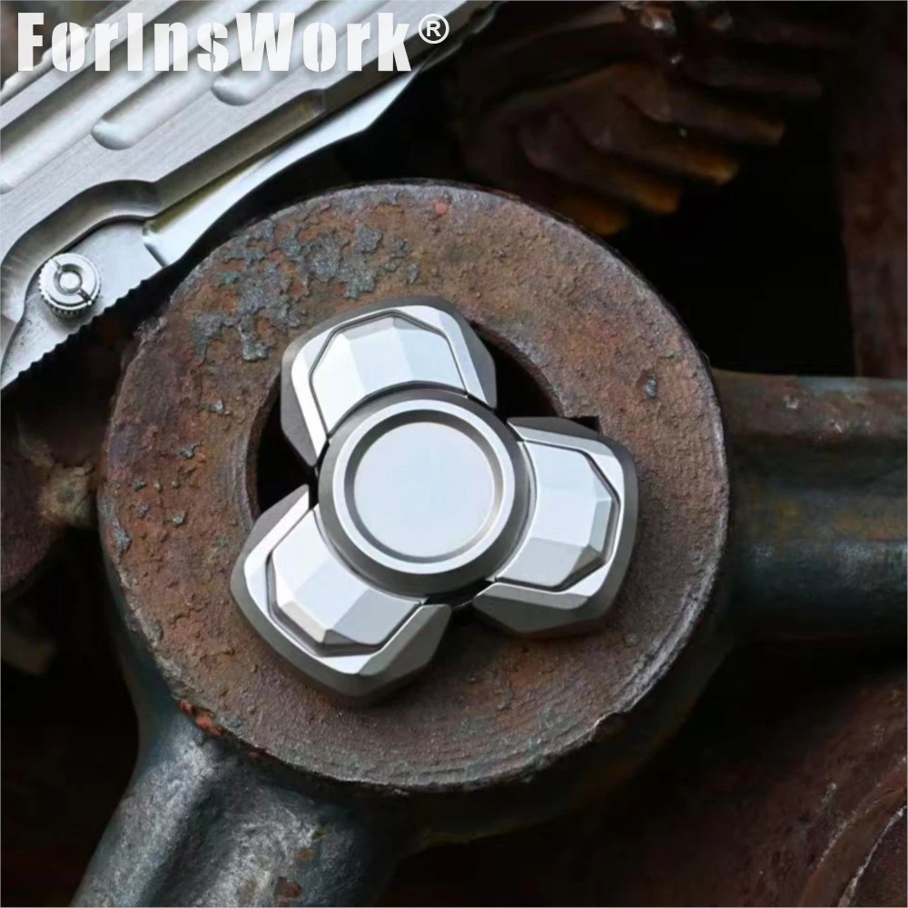 CHENYU Mini clou ouvert classique Tri-Spinner toupie soulagement du Stress bout des doigts Gyro Portable doigt roulement en métal Spinner jouets