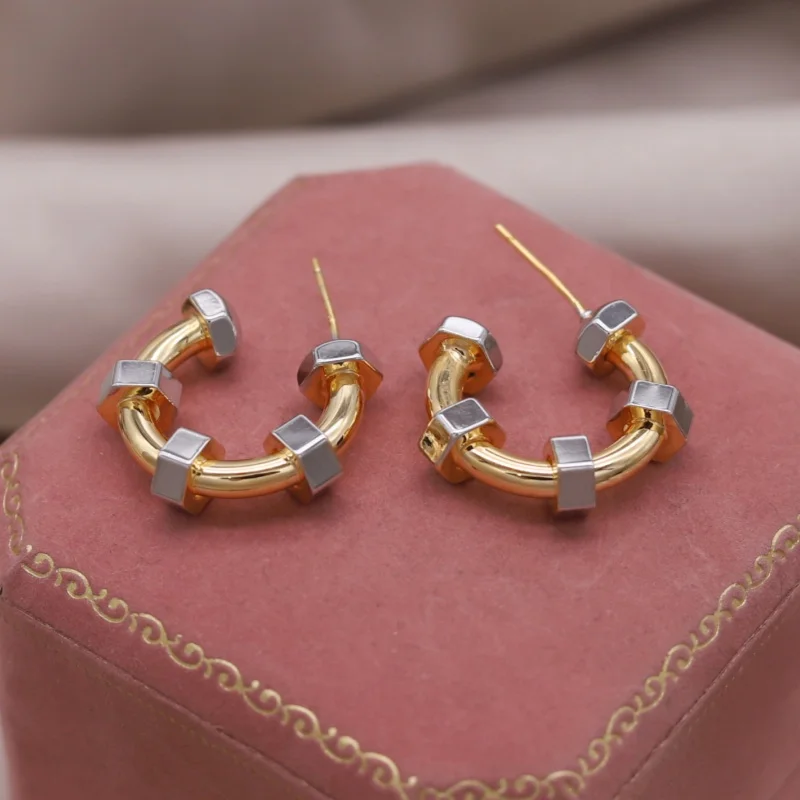 2024 Korea new design fashion jewelry two-color plated C-type geometric metal  earrings modern women's party accessories