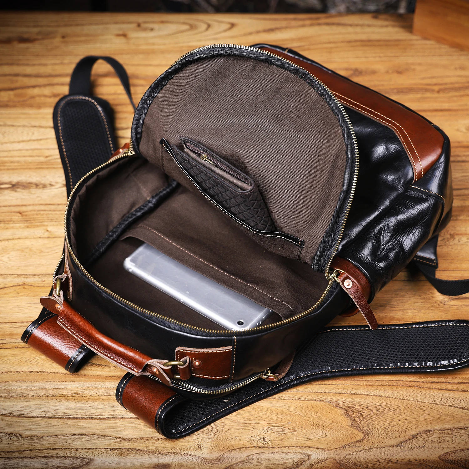 S.WORKER Herren-Rucksack aus echtem Leder, hochwertiges Rindsleder, lässige Schultaschen, 15"-Laptop-Taschen, Reise-Tagesrucksack, Geschenk für Männer – Detail 19