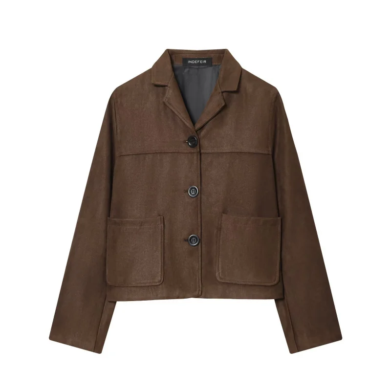 Nowa europejska i amerykańska moda damska, krótkie spodnie z brązowego zamszu o fakturze.