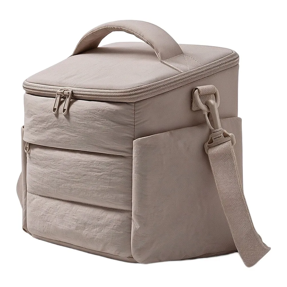 Thermal lunch bag with practical design features for picnics beach trips commuting school lunches and events Thermal