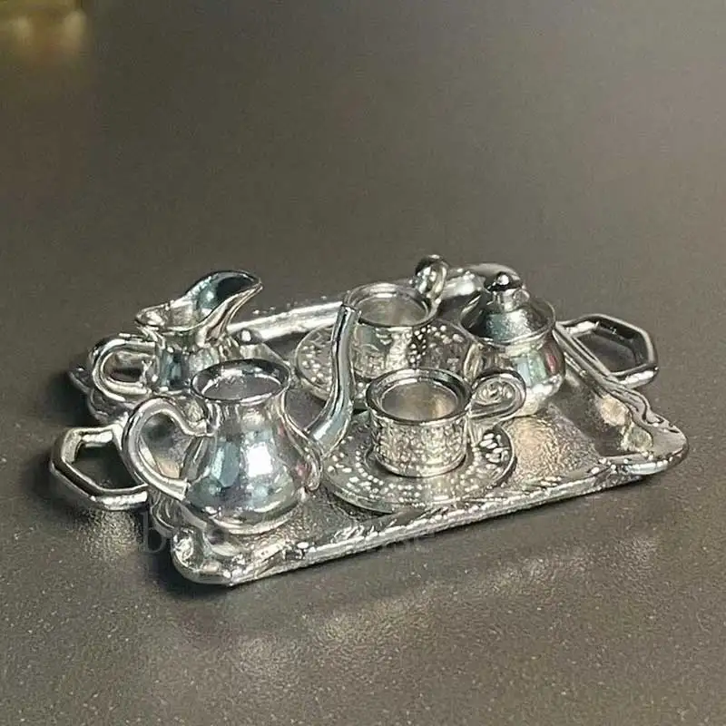 Juego de platos y tazas de té de Metal en miniatura para niños, accesorios de casa de muñecas, modelo de muebles, juguetes para Decoración de casa de muñecas, juego de simulación, 1 Juego, 1:12