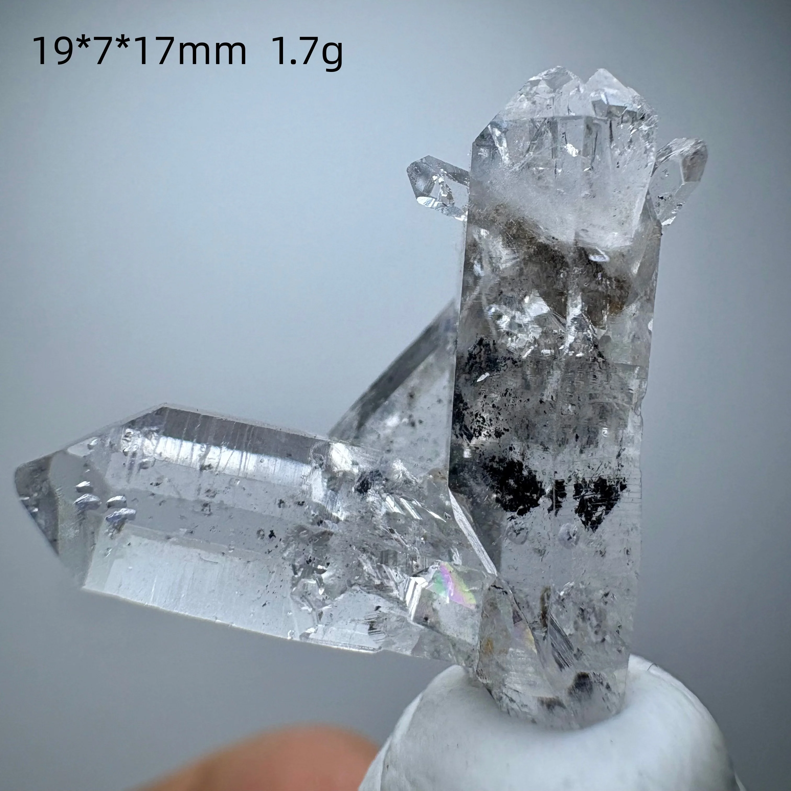 Natural stone, shimmering crystal, crystal cave crystal mineral specimens, quartz clusters, raw stone decorations, unprocessed p