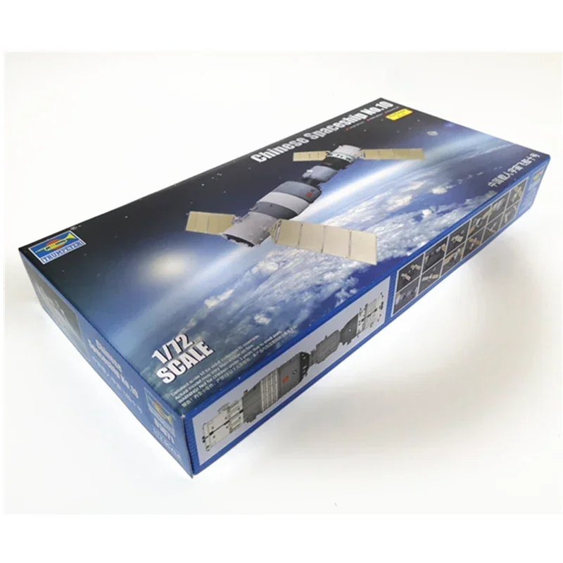 

Trumpeter 01671 1:72 Pre-painted Chinese Spaceship No.10 Plastic Model: For Boys, Model Hobby Collection & DIY Toys