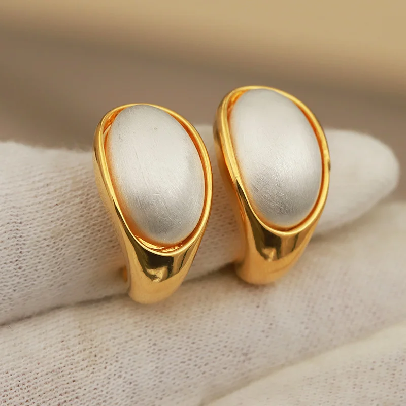 New Sight Design Luxury Metal Pearl Beads Stud Earrings for Women Fashion Brand Jewelry Delicate Simple Earrings