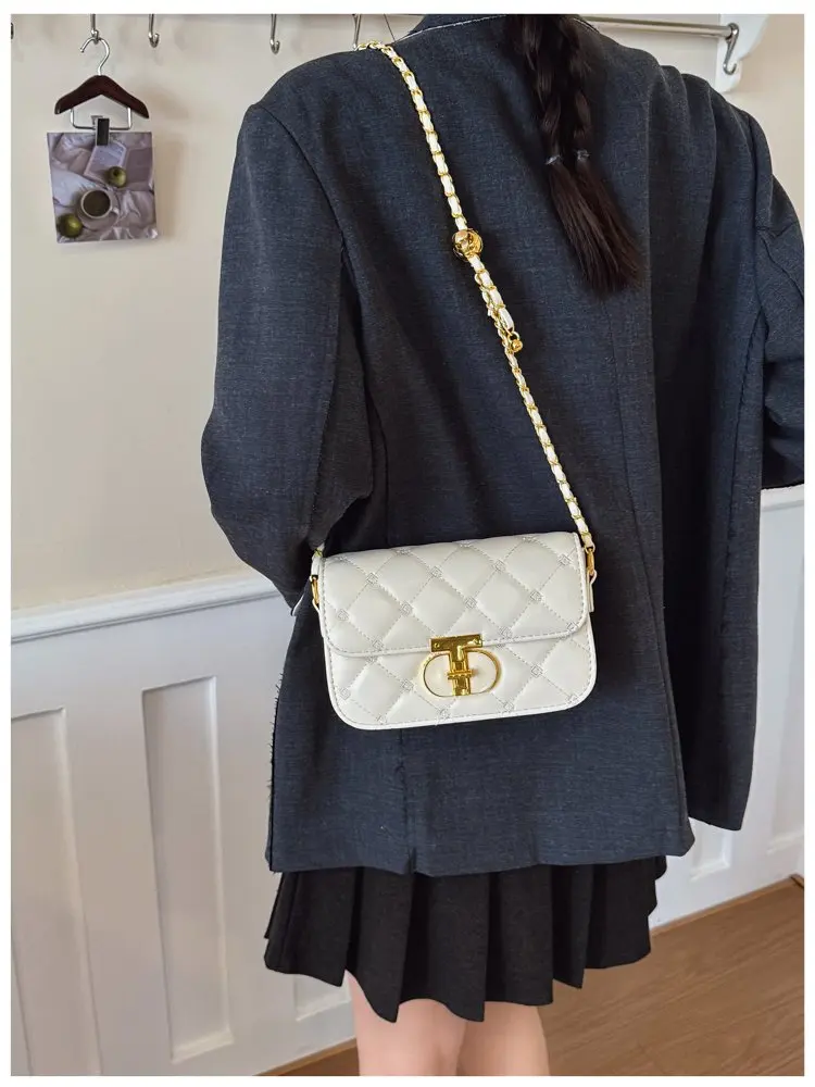 

Women's Handbag Crafted From Sheepskin Leather Featuring Casual Hoi An Vintage Spacious Soft Modern Look​