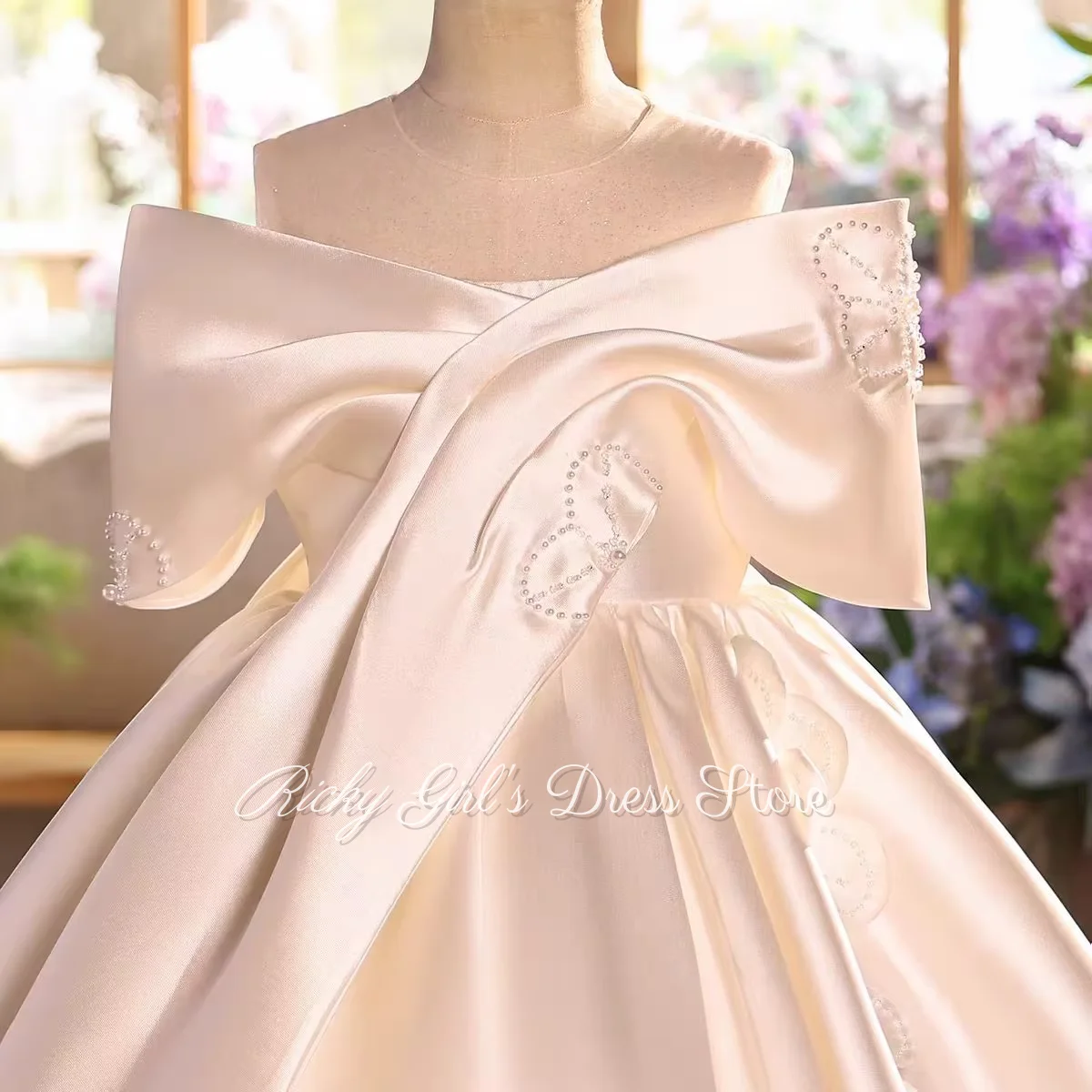 Elegant A-Line Ivory Satin Flower Girl Dress For Wedding Off-Shoulder Beaded Bow Birthday Dress Girls First Communion Customized