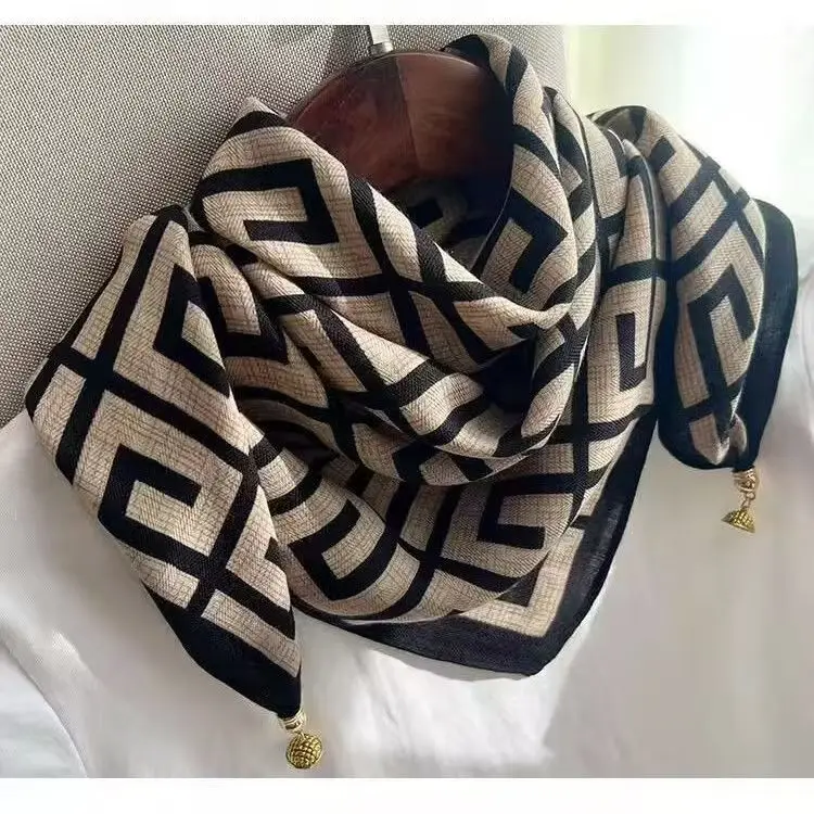 ผ้าพันคอไหมสี่เหลี่ยม ผ้าพันคอผู้หญิง ปี 2025 ตัวล็อคแม่เหล็ก ป้องกันคอ ผ้าพันคอผืนเล็ก ผ้าพันคอผู้หญิง ฤดูใบไม้ร่วงและฤดูหนาว ผ้าฝ้ายและผ้าลินิน ผ้าพันคอคลุมคอ