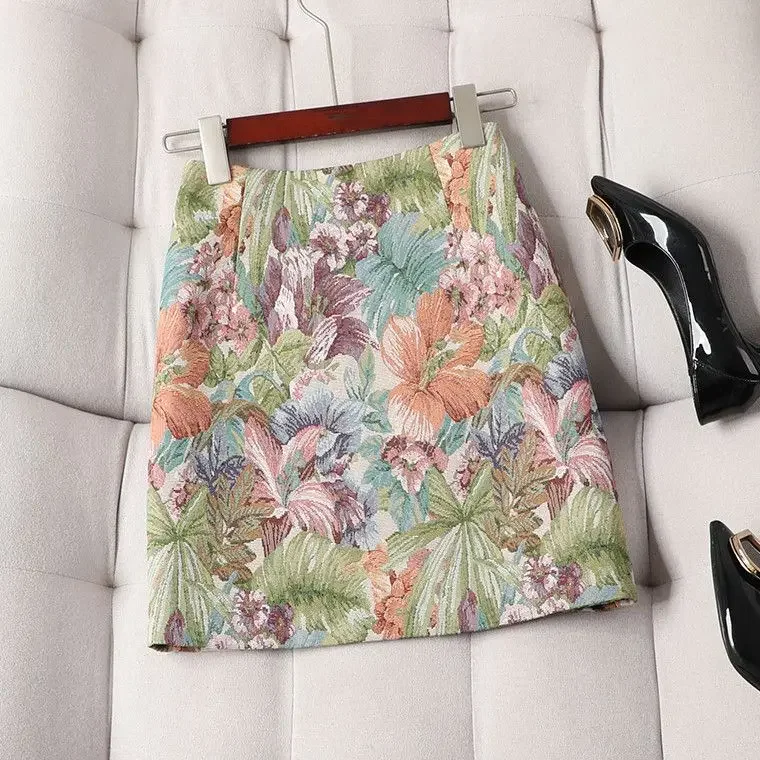 

French colored short skirt women spring and summer new retro oil painting fashion Jacquard plus size slim high waist commuter ba