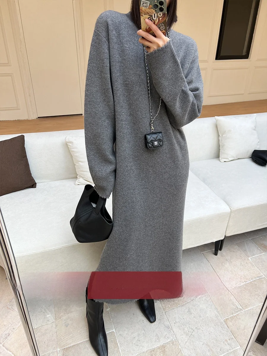 

Женское трикотажное платье Amyy Studios из 100% мериносовой шерсти высокой плотности, миди, с открытым передом, длинными рукавами, круглым вырезом, свободной талией, H-образного силуэта