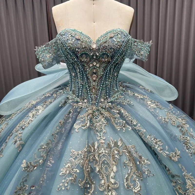 

Серовато-синие платья Quinceanera по индивидуальному заказу с открытыми плечами и аппликацией из блесток и кристаллами с длинным хвостом и бантом Vestido 15, Quinceanera