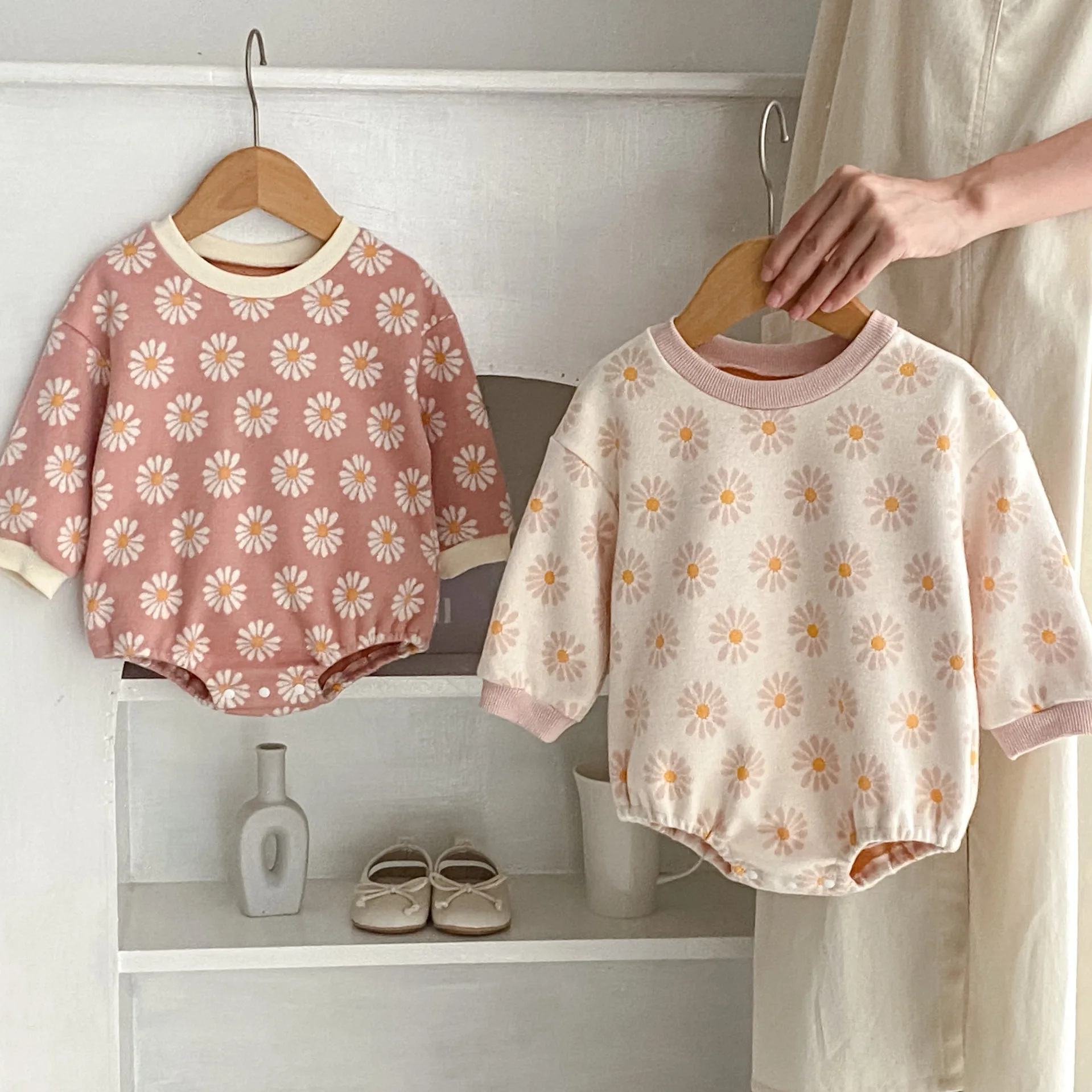 Spring and Autumn New Baby Girl Fashion Versatile Small Fresh Flower Jacquard Long sleeved Sweetheart Jumpsuit