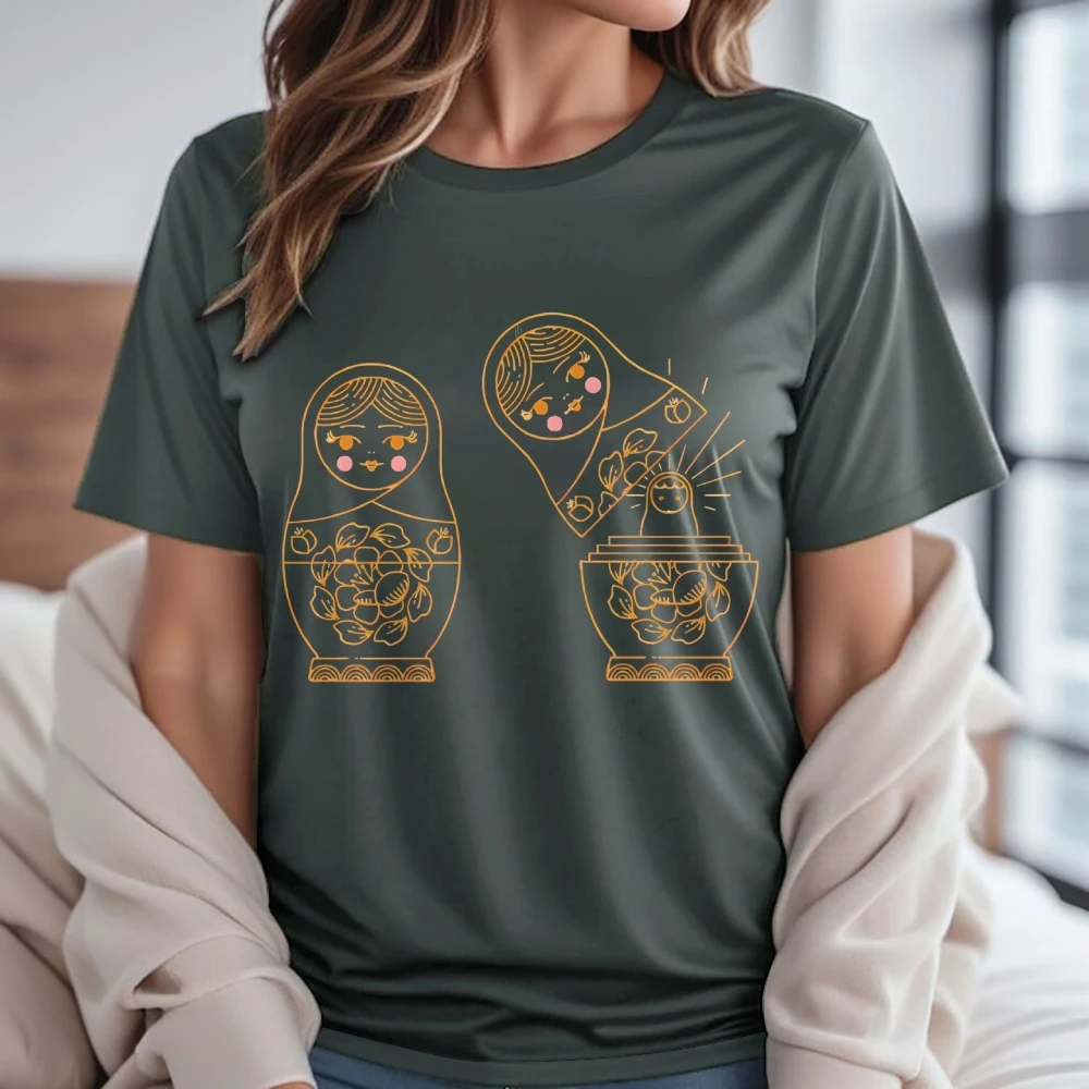 Y2K Grafisch T-shirt Goud Matryoshka T-shirt Premium Katoen Hoge kwaliteit Oversize Kleurrijk T-shirt Sierlijke popprint Kunstzinnige Y2K-stijl