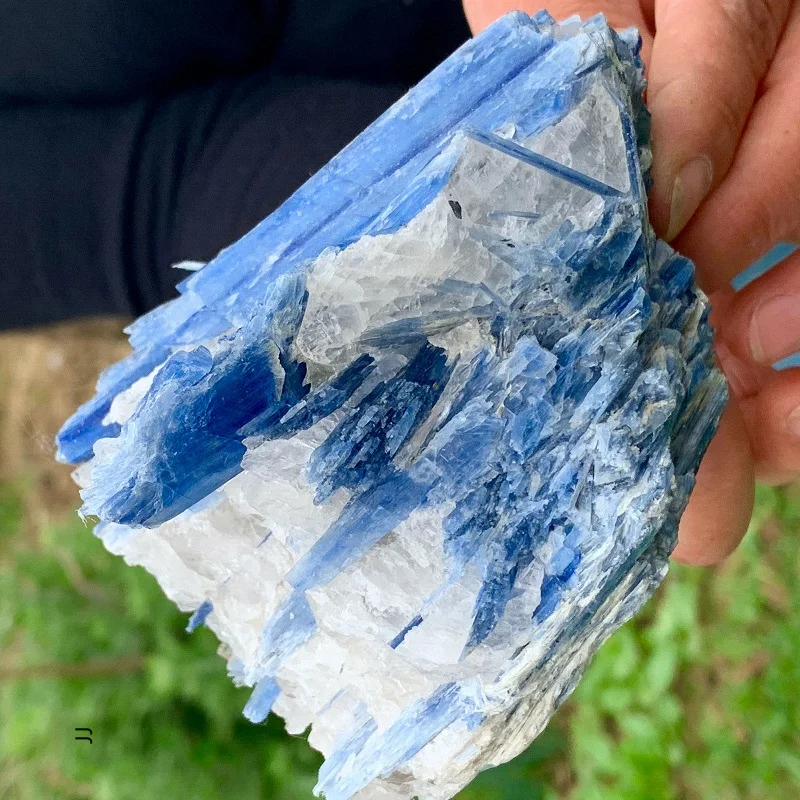 KYANITE MINERAL SPECIMEN 4