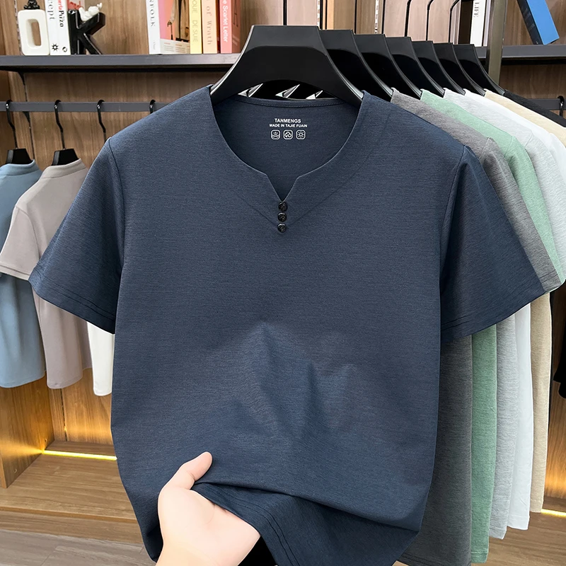Herren-T-Shirt mit kurzem Arm und V-Ausschnitt, atmungsaktiv, bequemer Stoff für ganztägigen Komfort, lässiger Stil und Alltagskleidung. – Detail 8