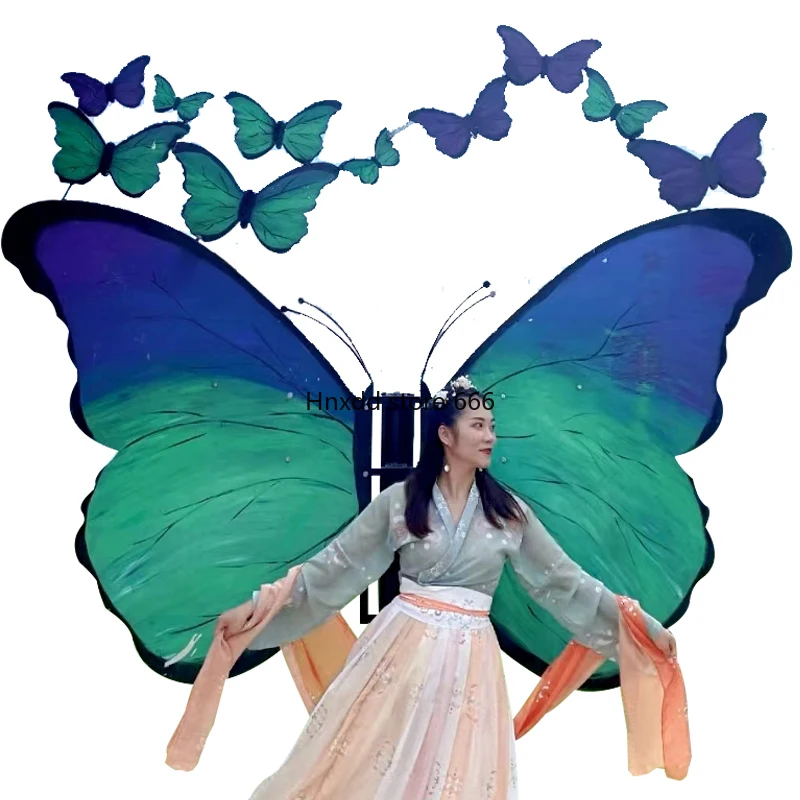 Melek kanatları yaratıcı kelebek salıncak doğal saat fotoğraf sahne