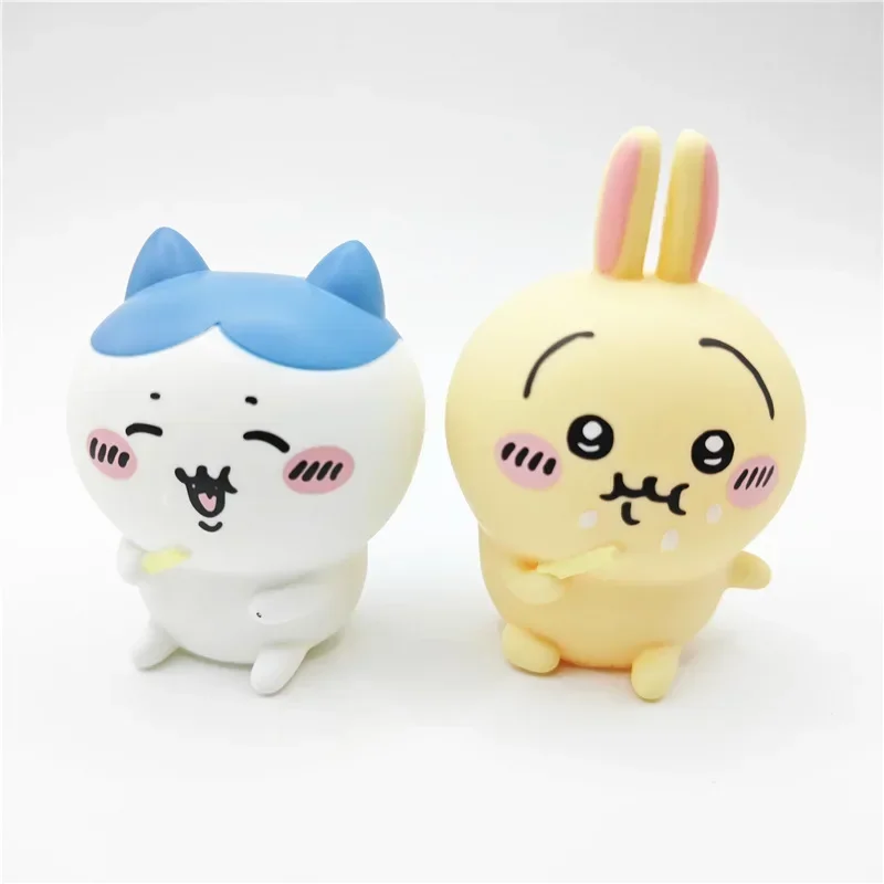 Auto-deprecatrice Orso Auto Usagi Chiikawa Modello di personaggio dei cartoni animati animato レン3 Ornamenti Bambola Statua Ornamenti per il desktop Regalo