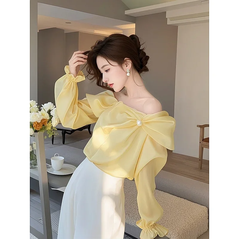 

Осенние топы с открытыми плечами во французском стиле, супер красивая темпераментная свободная маленькая рубашка, желтая шифоновая рубашка с длинными рукавами