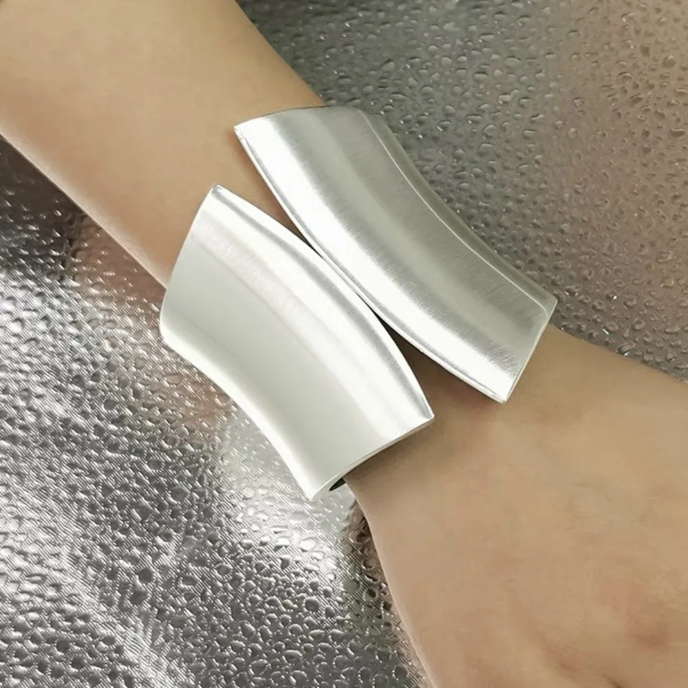 

Trendy Exaggerated Chunky Heavy Bracelet Goth Metal Wide Open Bracelet Irregular Asymmetry Fashion Punk Bangle Jewelry Gifts