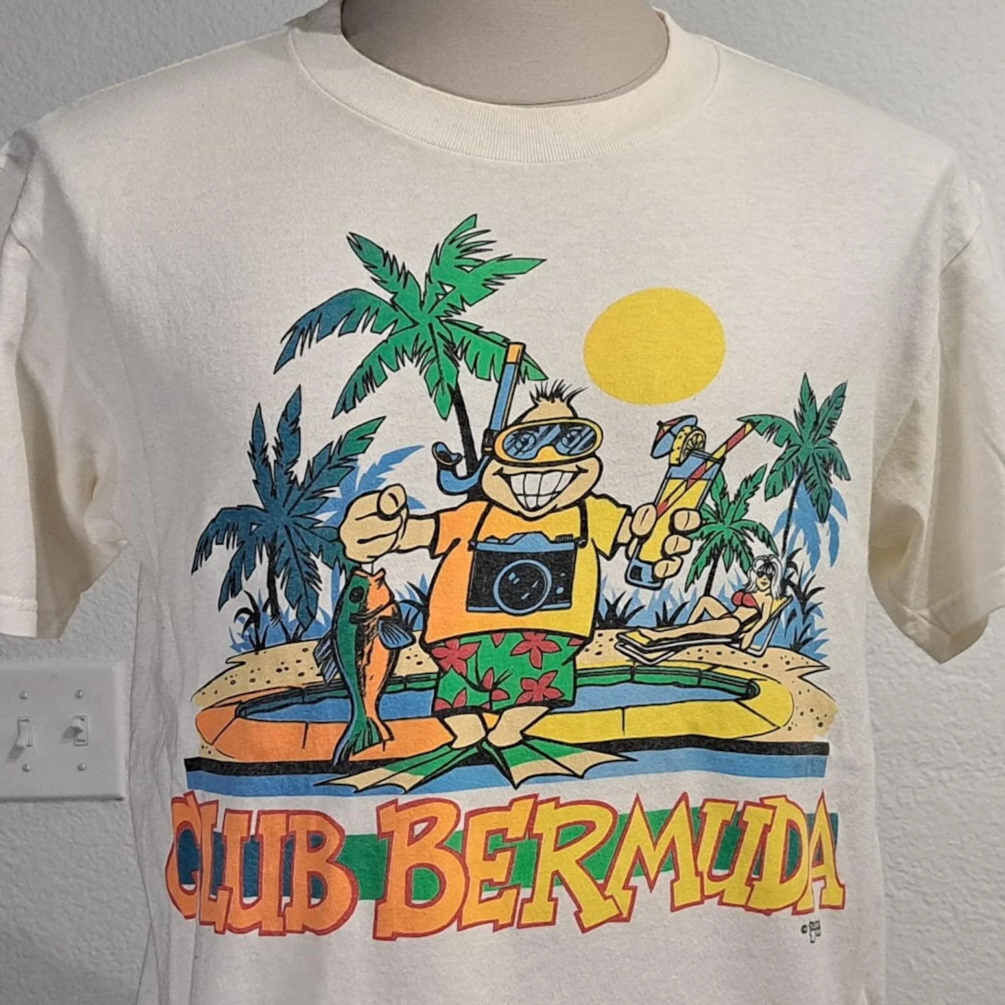 Vintage 90s Club Bermuda white Tshirt size M