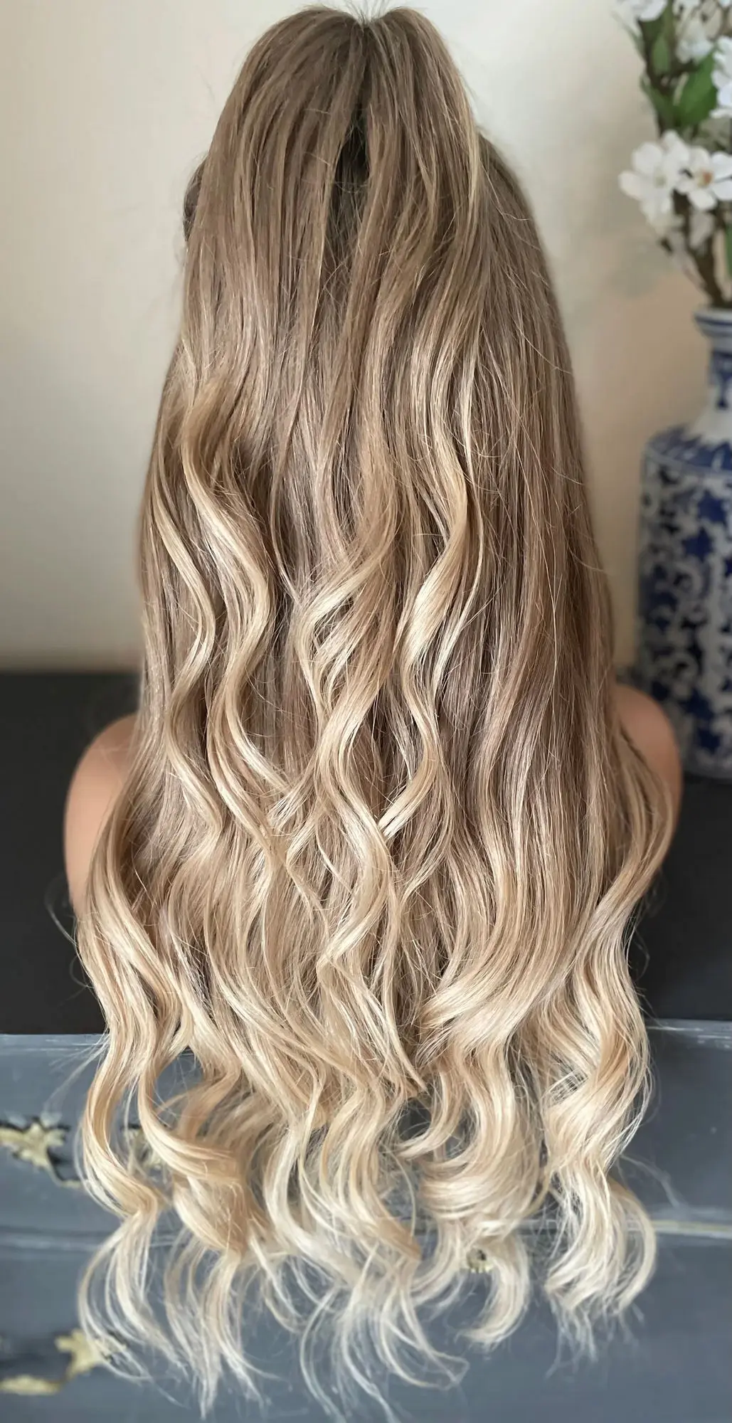 New Style 26 Inches Loose Wave Ladies Wig Soft Ombre Light Blonde Natural Hairline Free Part Front Lace Wigs High Quality Hair