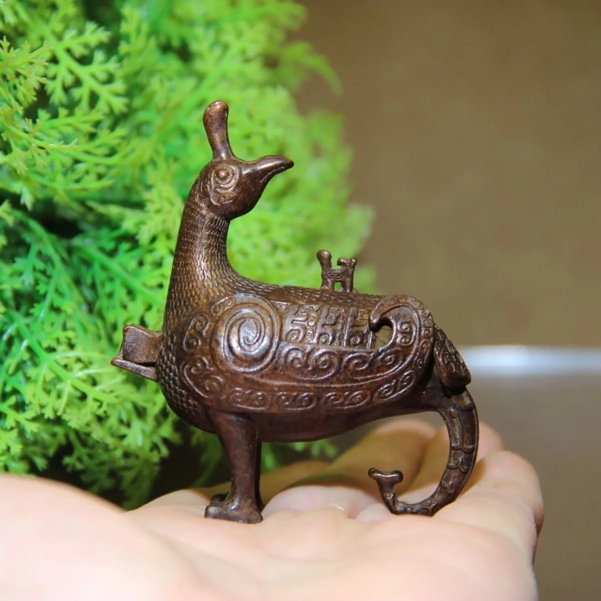 Museum Town Treasure Jinhou Bird Zun Replica Mini Bronze Ornament Western Zhou Ancient Style Bird-Elephant Pattern Desk Decor