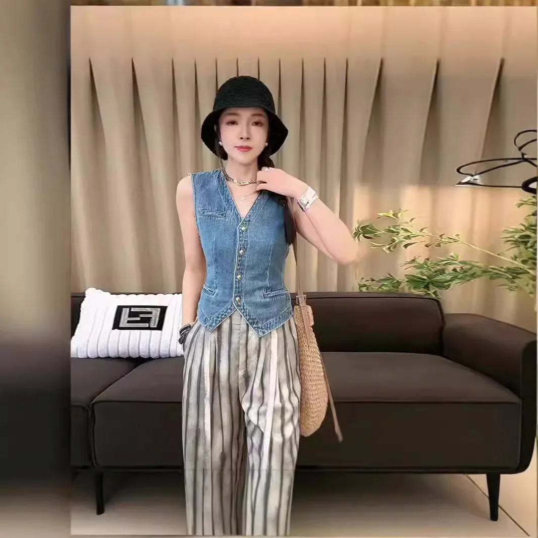 

Women Denim Vest Sleeveless Jacket Vintage Waistcoat V Neck Single Breasted Washed Coat 2025 Summer Female Streetwear Top