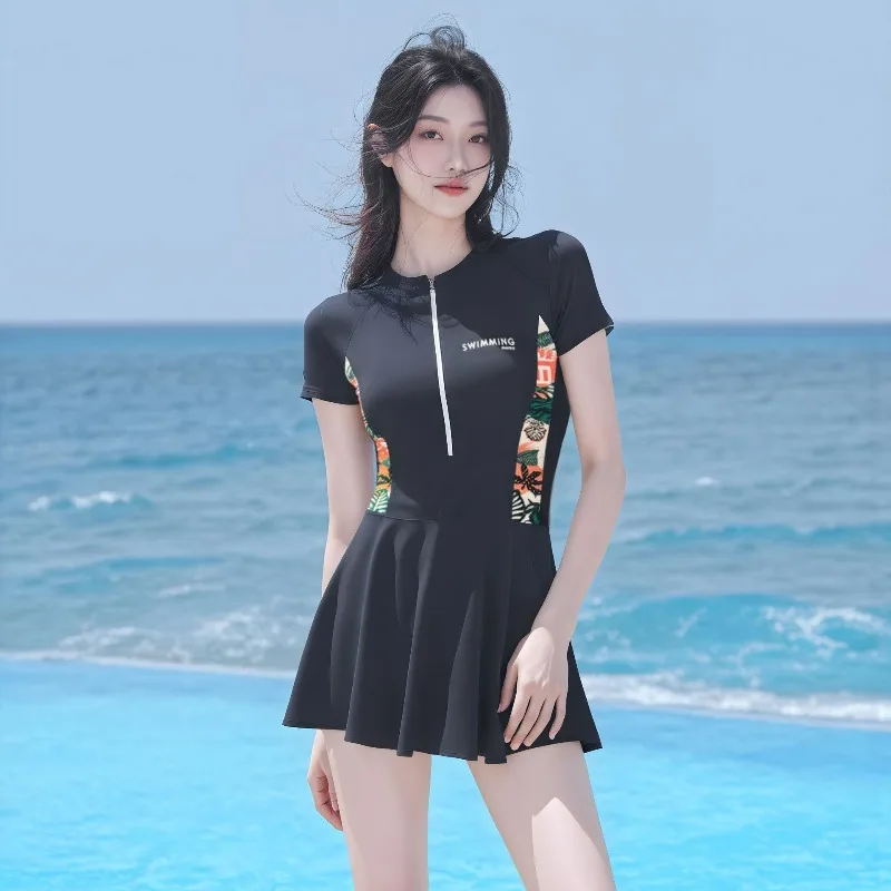 Women's One-piece Sports Swimsuit Front Zipper Tribal Print Patchwork Short Sleeved Swimsuit Suitable for Water Sports
