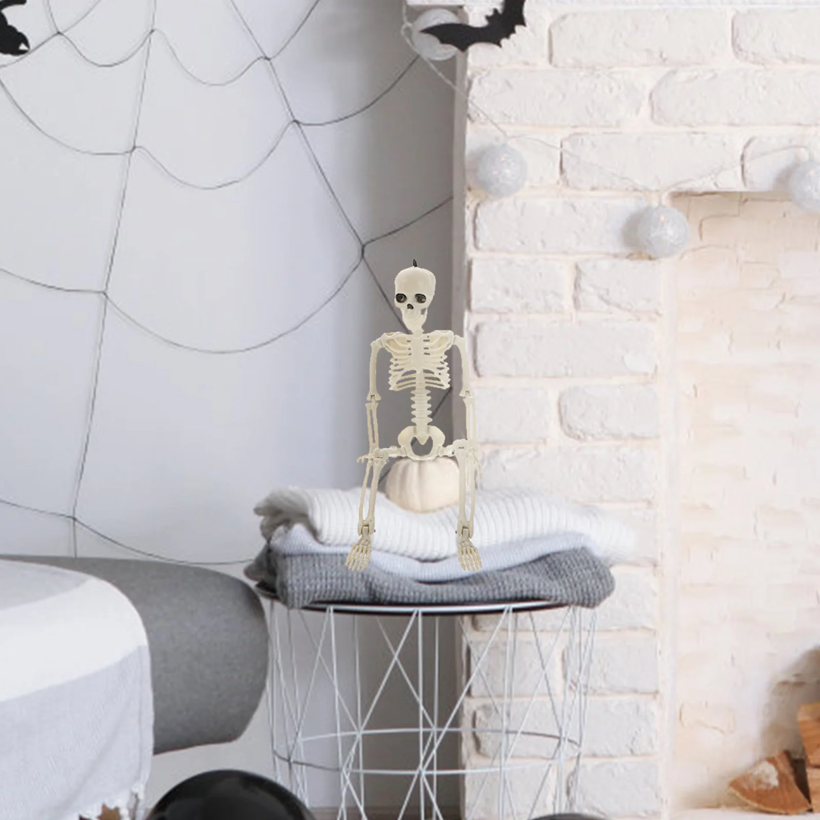 

2pcs Decoration Durable Halloween Figurines Realistic skulls Environmental Friendly Party Bar Scene Layout Prank Prop
