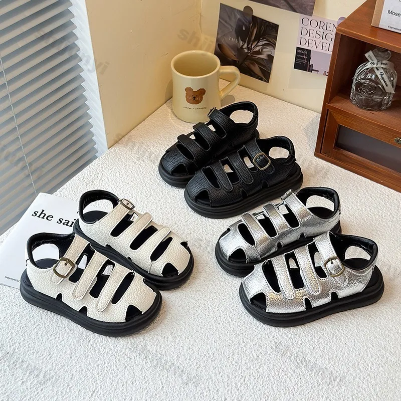 

Детские дышащие повседневные сандалии на полой подошве, лето 202, новая модная универсальная удобная пляжная крутая обувь для девочек, нескользящая обувь на плоской подошве