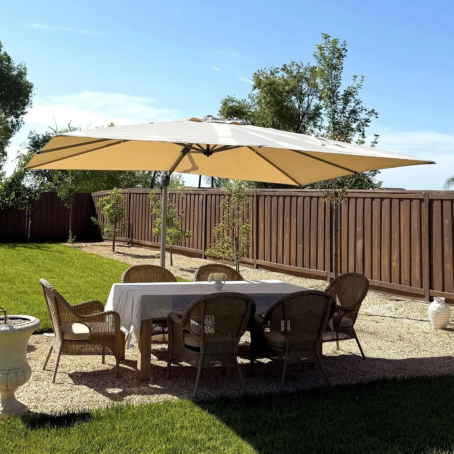 Sombrilla Rectangular Cantilever, Sombrilla de Patio con Base Desmontable de Aluminio y Rotación de 360° ° Plataforma Giratoria para Piscina o Jardín, 9'x11', Beige, Personalizada
