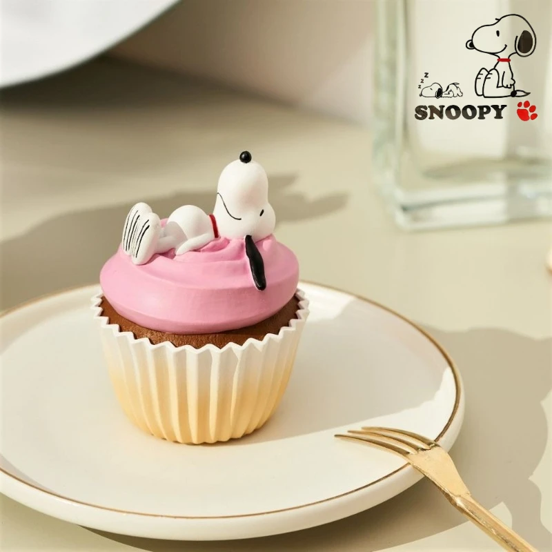 

Snoopy anime merchandise cartoon cute doll desktop decoration creative personalised for boys and girls cake model toy gift