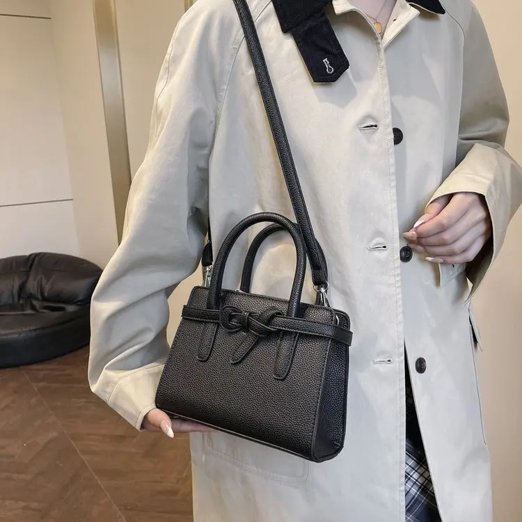 

Popular Designer Women's Handbag - High-Sense Simple Casual New Commuter Bag