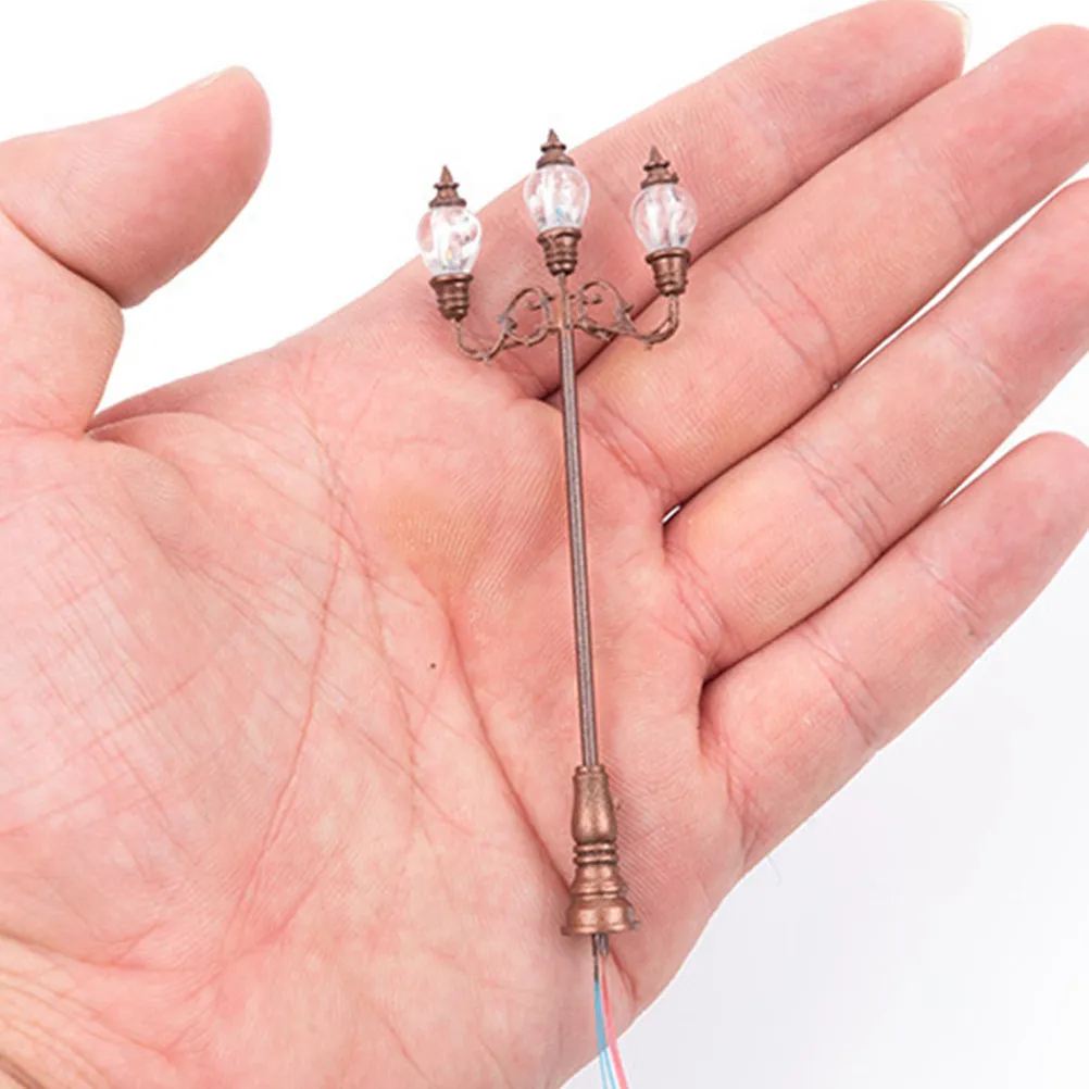 2Pcs Decorative Mini Lamp Sand Table Materials for Micro-Landscape Ornament Courtyard Garden Miniature Park Lamp Layout