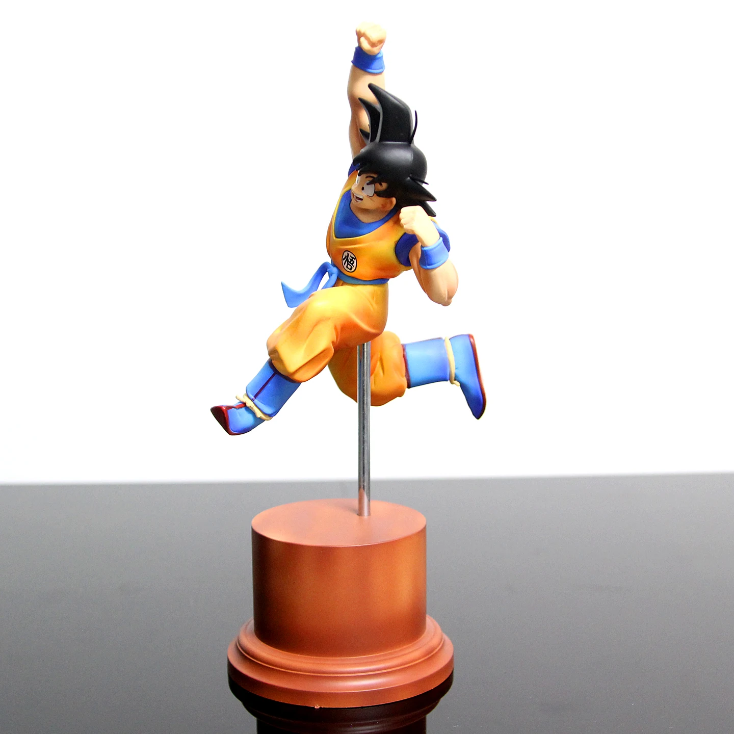 

Коллекционная фигурка Сон Гоку из Dragon Ball, 25 см, в позе прыжка, аниме-статуэтка, украшение для стола, подарок для мальчиков, для любителей аниме