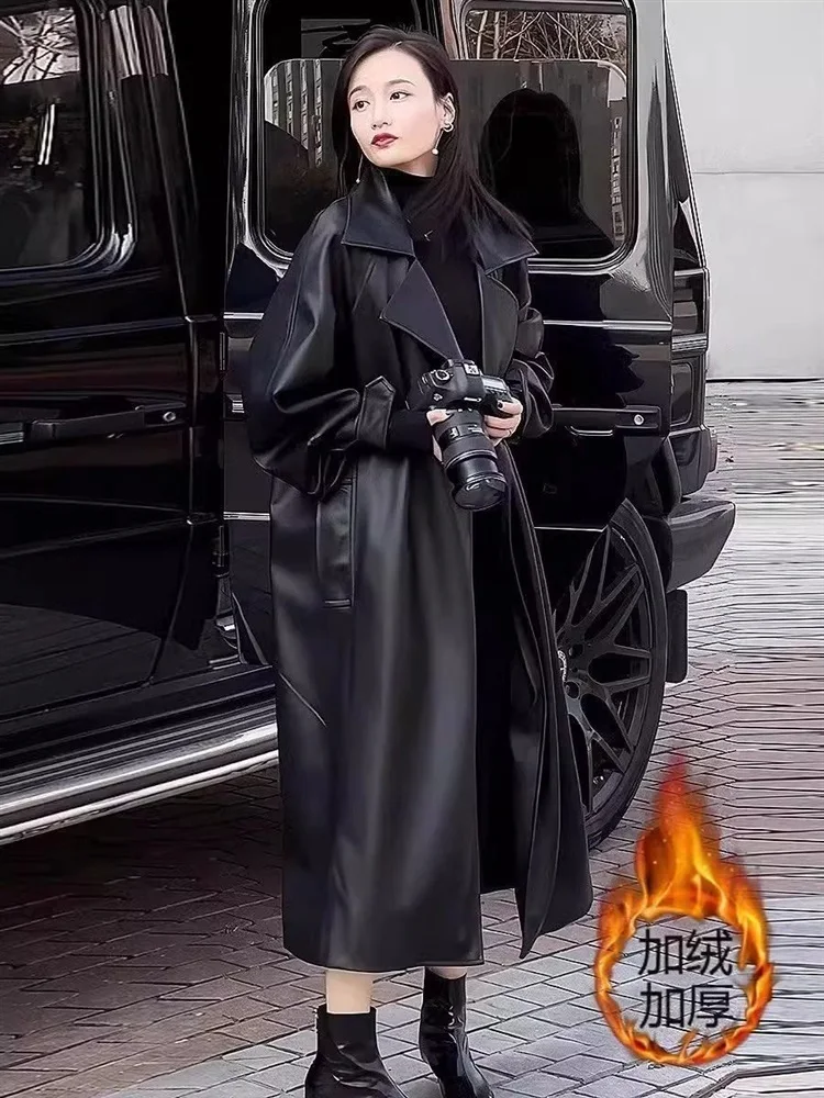 A long Black Pu Leather Windbreaker With Fleece For Spring And Autumn An Elegant And Luxurious Designer Long Coat For Women 2025