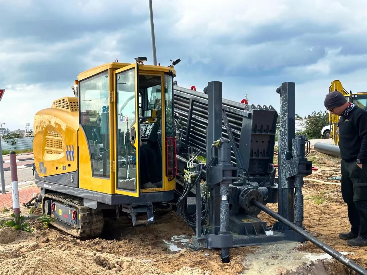 

Efficient 35T Horizontal Directional Drill with Drilling Fluid System for Challenging Subsurface and River Crossing Jobs
