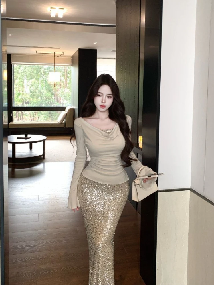 

Имитация комплекта из двух предметов: женский топ и юбка с пайетками, драпированным вырезом, длинными рукавами, силуэт «русалка», облегающая, зимняя, элегантная