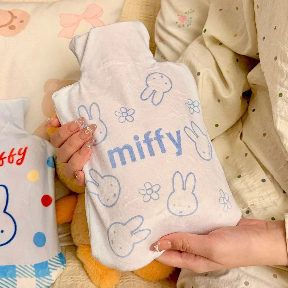 La bolsa de agua caliente de felpa Miffy se puede llenar con agua Es una bolsa de agua caliente de felpa cálida para dormitorios y hogares, un regalo de festival