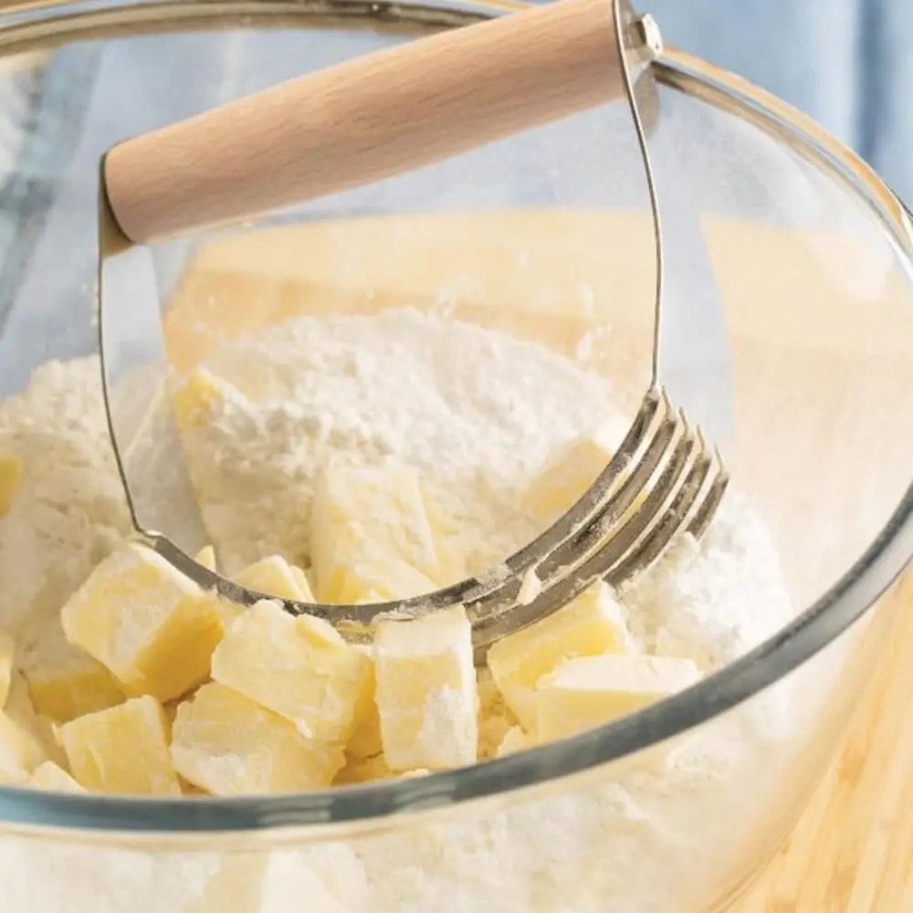 

Baking Tool Manual Dough Blender Wood Handle Curved Design Flour Cutter Stainless Steel Dough Mixer Potato