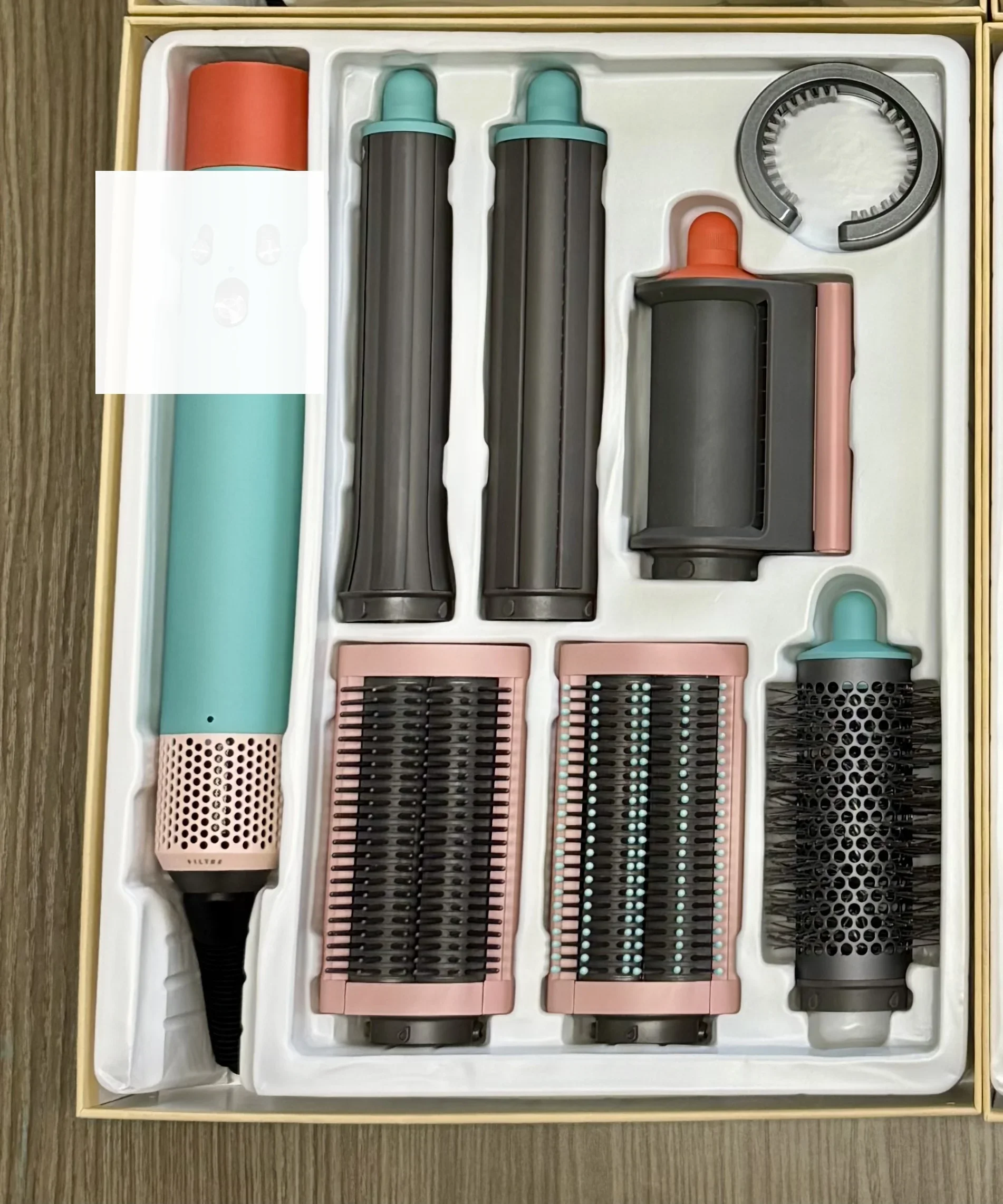 

Новый многофункциональный набор для укладки волос 7-в-1: фен, плойка, выпрямитель, расческа с горячим воздухом. Результаты, как в салоне красоты, дома.