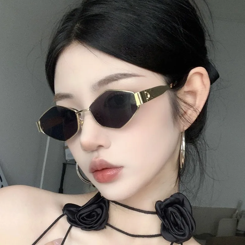 خمر الرجعية الفاخرة مضلع النظارات الشمسية النساء الرجال مصمم المعين نظارات شمسية ظلال مع إطار معدني