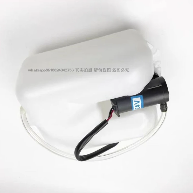 For Kobelco Hitachi for Sumitomo Hyundai for Doosan Daewoo Wiper with auxiliary water tank spray bottle excavator accessories