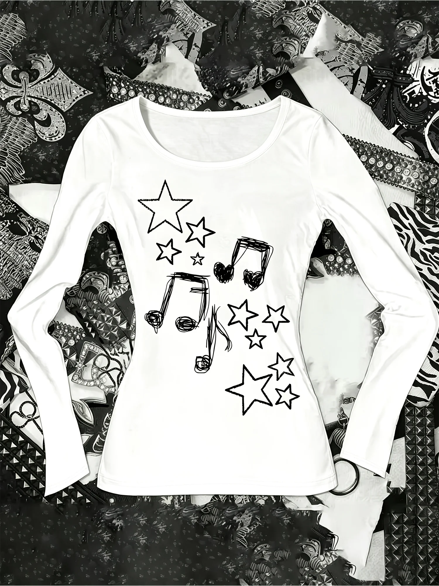 Women White Wide Scoop Neck Long Sleeve T-shirt, Hand Drawn Doodle Music Note Star Print Slim Y2K Top