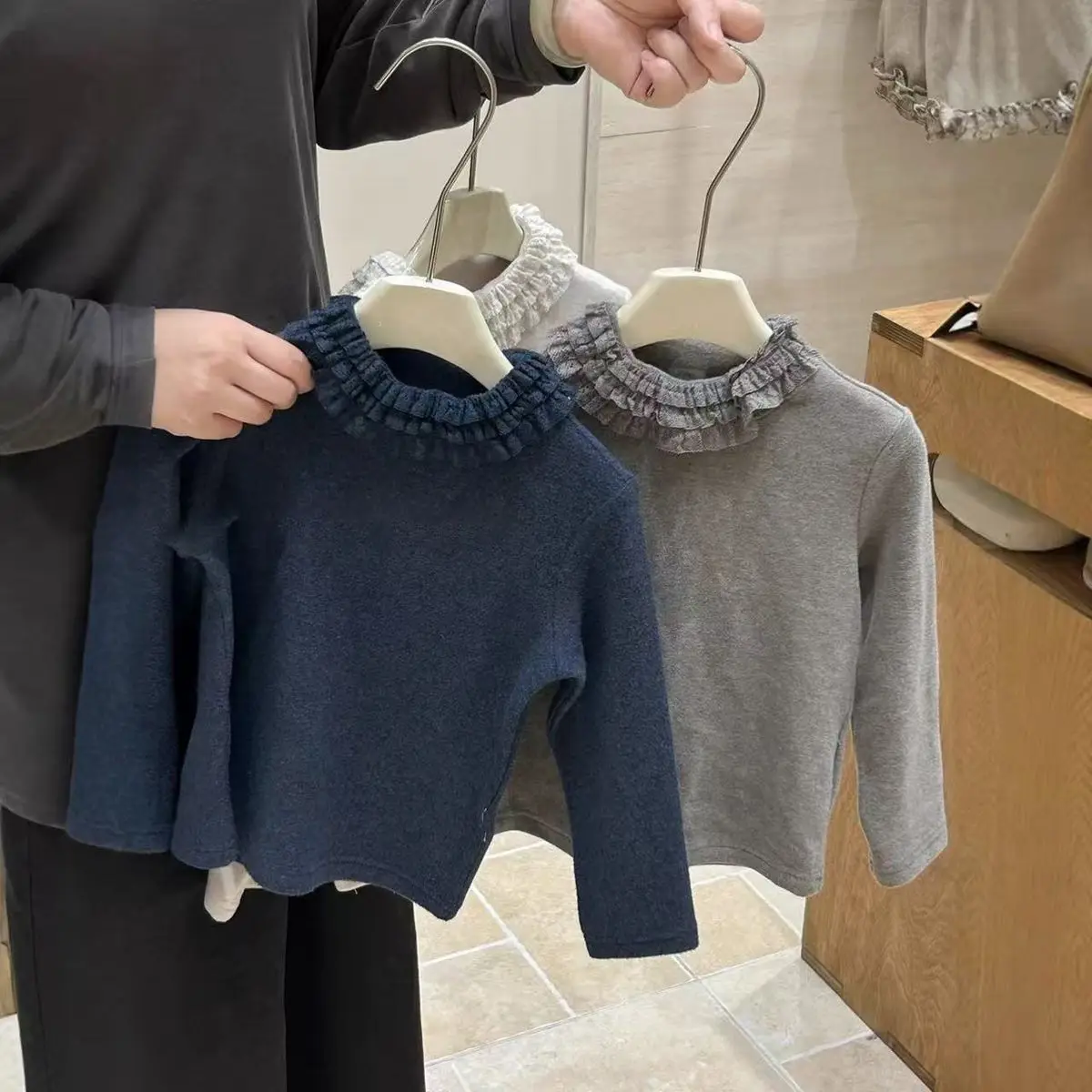 

Autumn and Winter Girls' Lace Collar shirt Top Fashion New Design Sense Children's Bottom Top