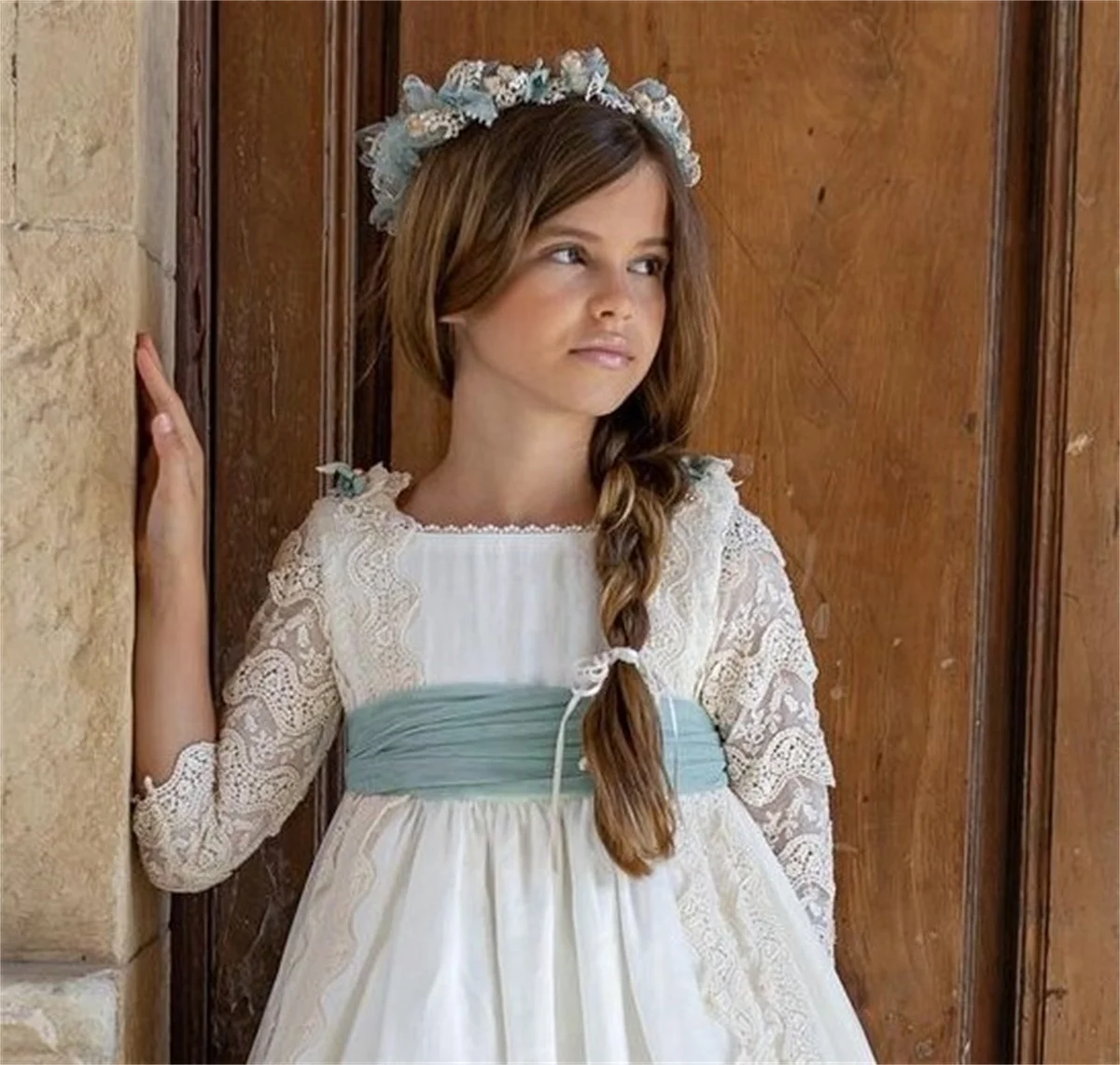 Abito da ragazza di fiori ricamato pizzo bianco manica 3/4 con cintura con fiocco abito da sposa per la comunione dei bambini con fiore piccolo