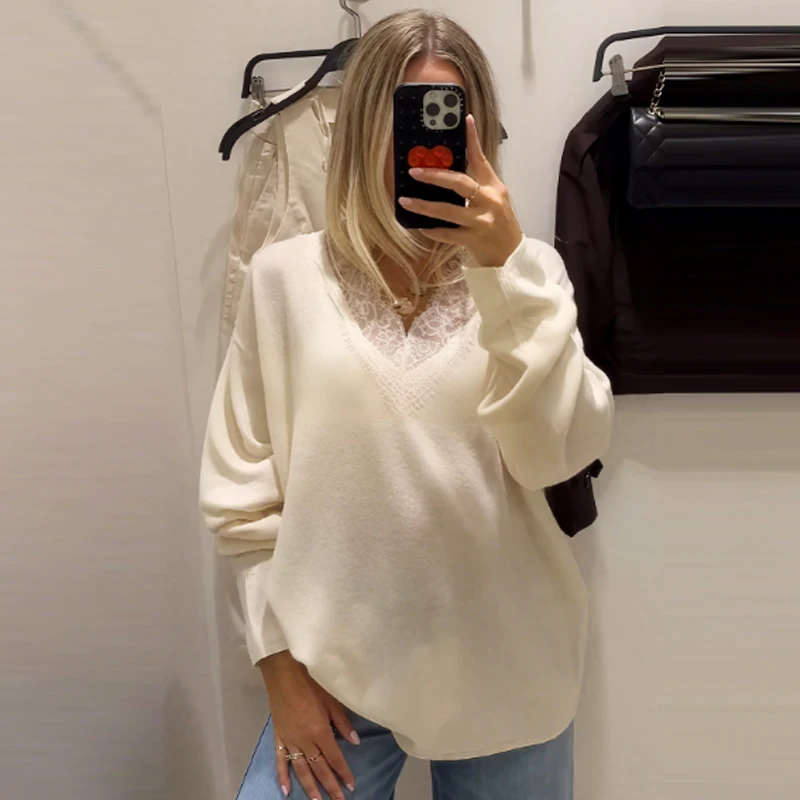 HXAO الدانتيل البلوز المرأة سترة الخريف 2025 السيدات موضة خفيفة الخامس الرقبة طويلة الأكمام لاعبا شيك البيج الصوف المخلوطة تريكو