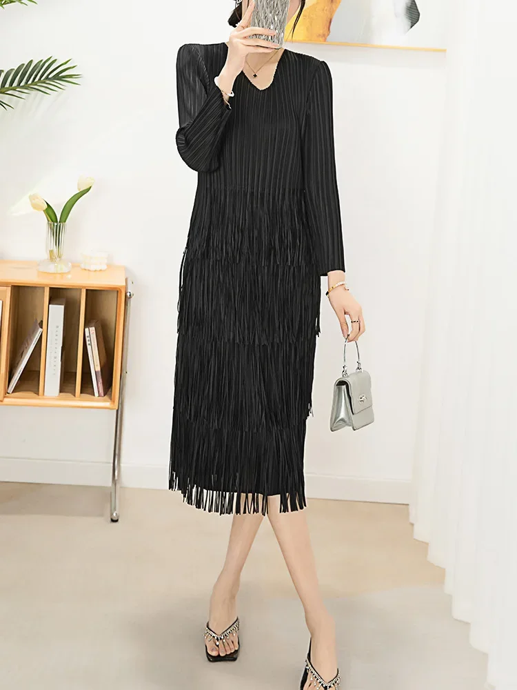 Miyake Pleated 2024 Spring New Women\'s V-neck Pullover Tassel Solid Color Dress Elegant Three-quarter Sleeve Mid-length Skirt